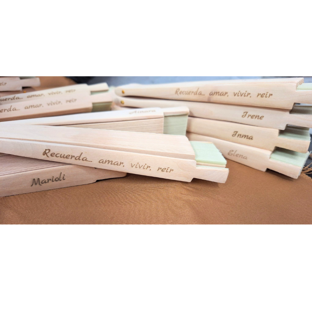 Abanicos de Madera Personalizados con Grabado